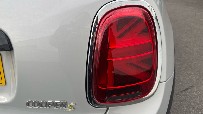 MINI Hatchback 135kW Cooper S Level 2 33kWh 3dr Auto Electric Hatchback